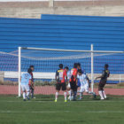 El defensor de Cicln, Sergio Garzn (c), anot el 1-2 a favor del cuadro chapaco, en el partido jugado ayer, en el estadio Patria.