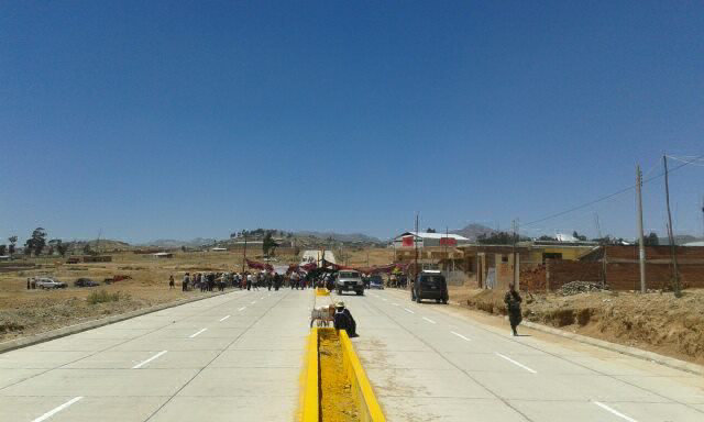 INAUGURACIN. La avenida cuenta con dos carriles a lo largo de 1,4 kilmetros