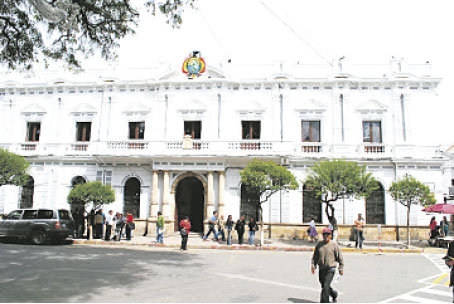 ALCALDA. Uno de los principales objetivos de la oposicin es retener la Alcalda de Sucre.