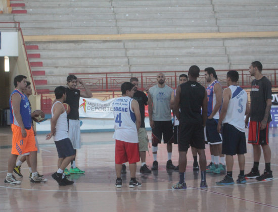 Los integrantes de Amistad-Blacmar cumplieron el entrenamiento de ayer, lunes, en el Polideportivo.