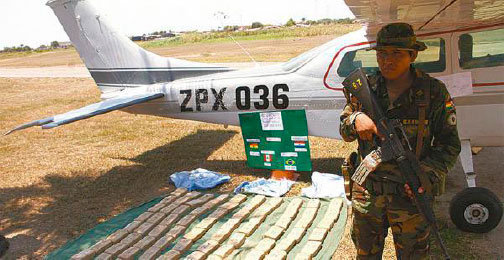 NARCOS. Los traficantes de droga usan avionetas para trasladar la sustancia de Per a Bolivia.