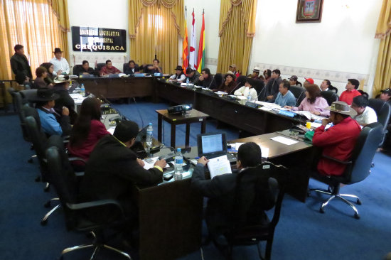 PLENO. Uno de los asamblestas departamentales reemplazar a Urquizu, tras su renuncia.