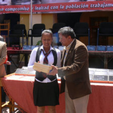 ENTREGA. Los estudiantes recibieron ayer las tablets.