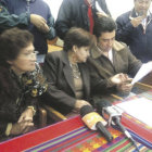 POSTURA. Los dirigentes del PDC en Chuquisaca, ayer, en una conferencia de prensa.
