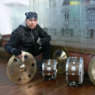 MÚSICO. El baterista Freddy García con instrumentos de la línea Sarai Custom Drums.