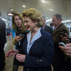 DENUNCIAS. La senadora demócrata por Michigan, Debbie Stabenow, al presentar el informe.