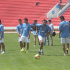 El plantel estudiantil entren ayer, en el estadio Patria.