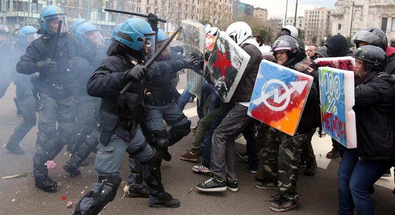 PROTESTA. Trabajadores se manifiestan en Miln contra las polticas de Mateo Renzi.