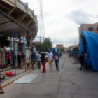 FERIA. La instalacin de casetas por el estadio Patria inici ayer en la calle Manuel Vilar.