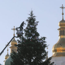 DRAMA. Arreglos navideos en Kiev. El conflicto civil en el este de Ucrania deja graves secuelas .