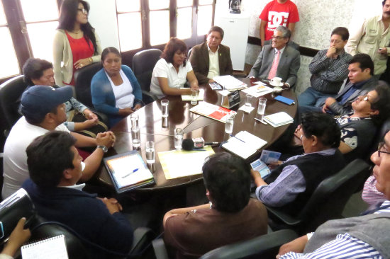 NEGOCIACIN. Comerciantes se reunieron con el Alcalde y el Presidente del Concejo Municipal; sin embargo, no hubo resultados.