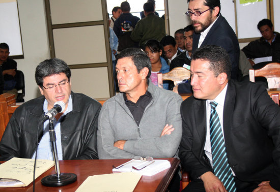 El tcnico cochabambino Mauricio Soria (c), en la audiencia conciliatoria de ayer, en Potos.