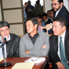 El tcnico cochabambino Mauricio Soria (c), en la audiencia conciliatoria de ayer, en Potos.