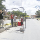 FERIA AUTORIZADA. Un grupo de comerciantes independientes, entre ellos artesanos, decidieron instalarse en la avenida Bolivariana.