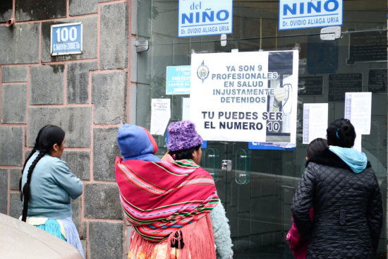 PROTESTA. Los mdicos paralizaron ayer actividades en algunos departamentos.