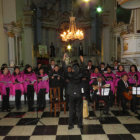 RECITAL. El Coro Santa Clara durante su recital anoche, en el templo Santa Clara.