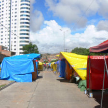 COMERCIO. La Feria de Navidad en el sector de Garcilazo de a poco comienza a instalarse y se espera que en los prximos das lleguen 