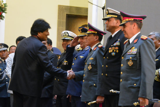 FUERZAS ARMADAS. El acto de posesin del Alto Mando Militar, ayer, en Palacio de Gobierno.