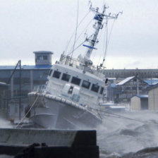 CLIMA. Embarcaciones pequeas son azotadas por la tormenta en la isla de Hokkaido.