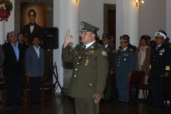 POSESIN. El presidente Morales nombr al nuevo Comandante de la Polica.