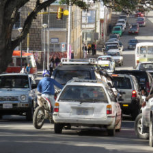 SUCRE. Una vista de la calle Pilinco, en la zona cntrica de la ciudad, con alto trfico vehicular a medioda.