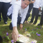 HOMENAJE. Varela en el cementerio.