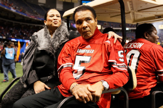 Al, junto a su mujer Lonnie, durante un partido de ftbol en 2013.