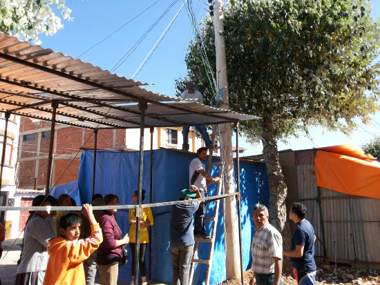 FERIA. Algunos comerciantes realizaron conexiones clandestinas de energa elctrica.