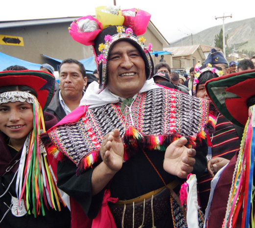 BIENES. El presidente Evo Morales posee una importante cantidad de tejidos.