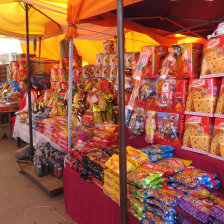 COMERCIO. En esta jornada, la poblacin intensificar la compra de insumos para la celebracin de la Nochebuena.