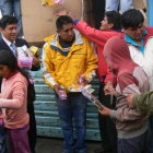 NAVIDAD. La Unidad de Transporte Pesado entreg regalos en la ex estacin Aniceto Arce.