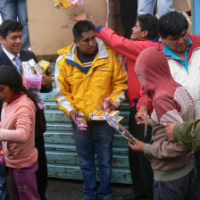 NAVIDAD. La Unidad de Transporte Pesado entreg regalos en la ex estacin Aniceto Arce.