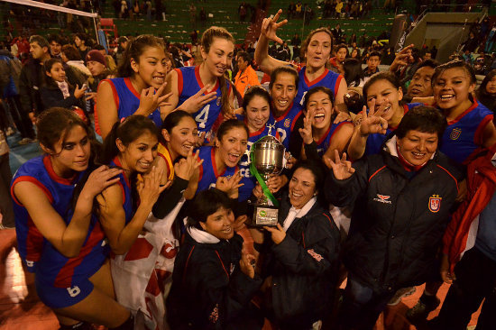 Las jugadoras capitalinas durante la celebracin del ltimo ttulo nacional en agosto pasado.