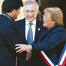 VISITA. El presidente Evo Morales asiste al acto de posesin de la presidenta chilena.