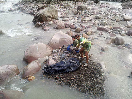 NAUFRAGIO. Una canoa se volc en el Chapare, hay cuatro personas fallecidas.