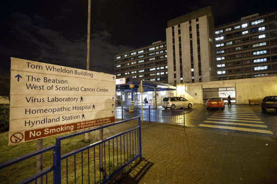 RATIFICADO. Una enfermera de Escocia fue diagnosticada con el caso y hospitalizada en Gartnavel de Glasgow.