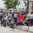 INSCRIPCIN. Cada ao, los padres de familia acostumbran realizar filas para inscribir a sus hijos en las unidades educativas de su preferencia.