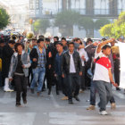 FESTEJO. El consumo de alcohol en Ao Nuevo se traslad a las calles de Sucre.