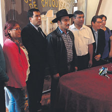 GABINETE. Jaime Crdenas junto con sus nuevos secretarios, tras la toma de juramento.