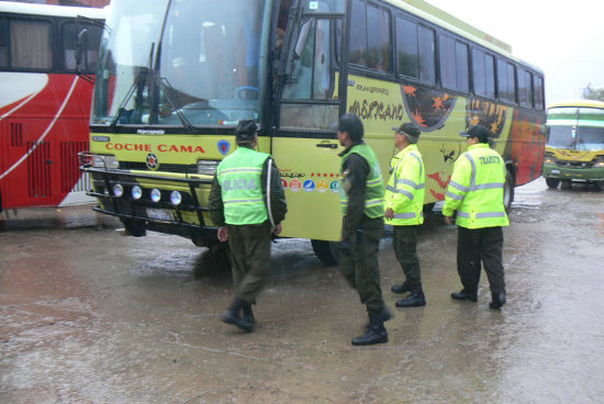 SOAT. En la Terminal se control que los buses tengan la roseta del seguro.