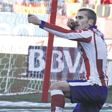 El delantero francs Antoine Griezmann anot dos goles para el triunfo del Atltico de Madrid.