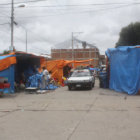 FERIA. Los comerciantes sindicalizados de Sucre terminaron de levantar, ayer, sus puestos instalados en la zona del estadio Patria.