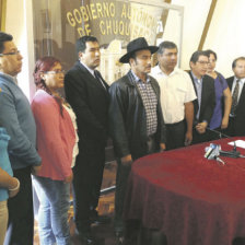 EQUIPO. Crdenas con su actual gabinte, en su primera aparicin pblica.