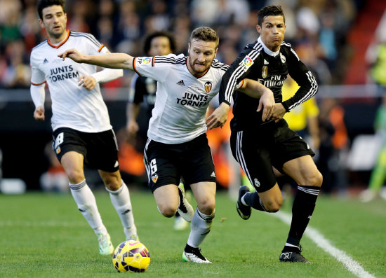 El lder de la Liga espaola, el Real Madrid, cay en su visita al Valencia, en Mestalla.