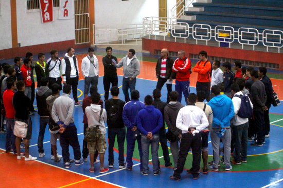 El cochabambino Julio Csar Baldivieso entabl ayer su primera charla con el primer plantel de la U.