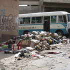 DESORDEN. Varios promontorios de basura permanecieron ayer en las calles.