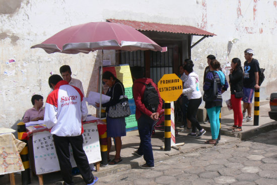 RPIDO. Los estudiantes ahora slo deben presentar dos documentos para inscribirse.