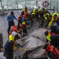 RESCATE. Dos cuerpos ms fueron recuperados ayer.