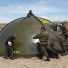 Policas de Sucre instalan su campamento en una parte de la ruta.