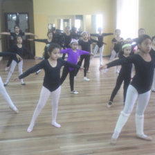 APRENDIZAJE. El taller de danza en el teatro Gran Mariscal.